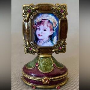 Rare Jay Strongwater Jeweled Enameled Trinket Box with Picture Frame
NEW
5052